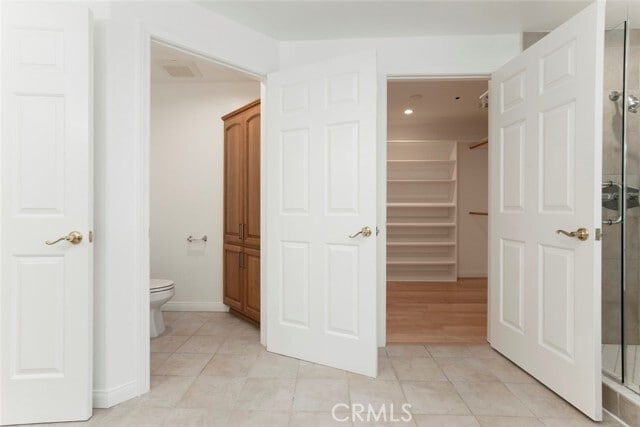 Building Photo - 2644 E Chevy Chase Dr