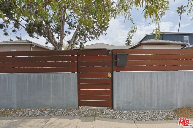 Building Photo - 1630 Penmar Ave