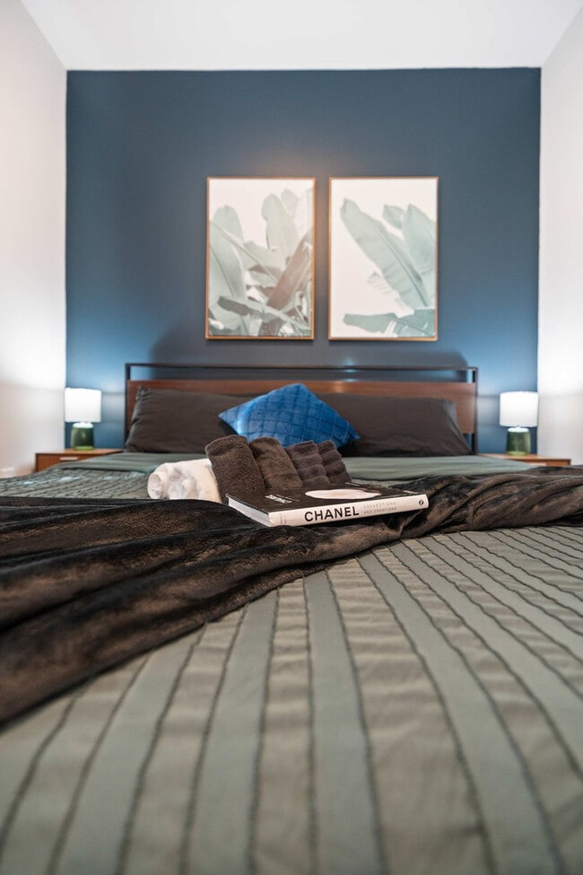 Building Photo - 1010 Falling Rock Pl