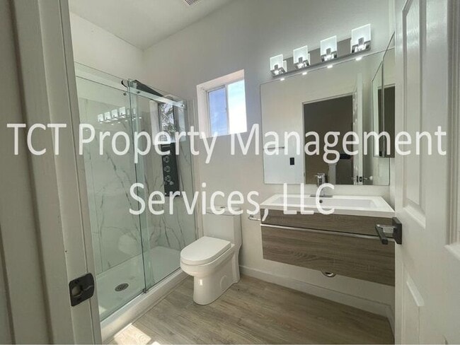 Building Photo - Stunning 4 Bedroom with Desert View!