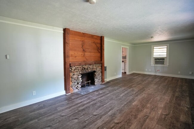 Building Photo - 330 W 41st St
