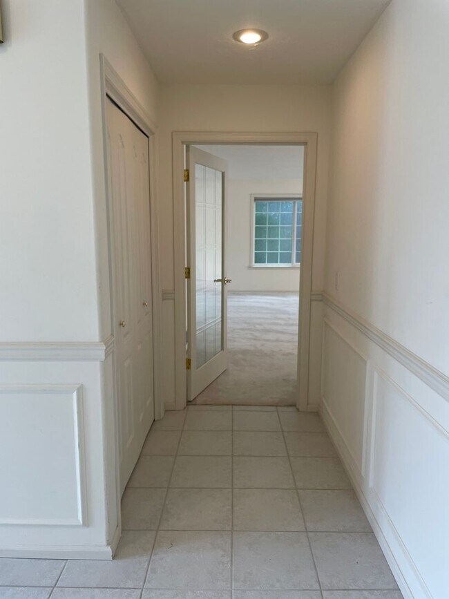 Building Photo - Single Level Useless Bay Home with Bonus Room!