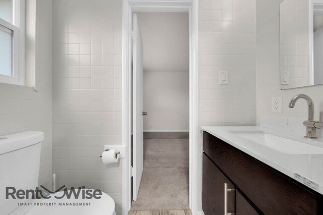 Building Photo - 2406 Kehoe Ave