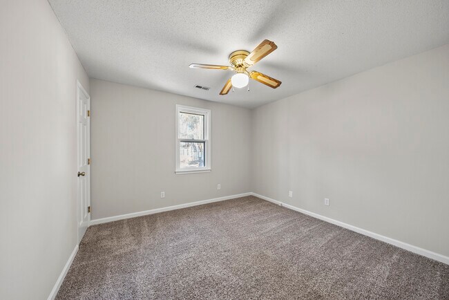 Building Photo - 7404 N Thorncliff Pl