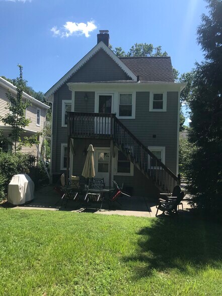 Building Photo - 27 James St