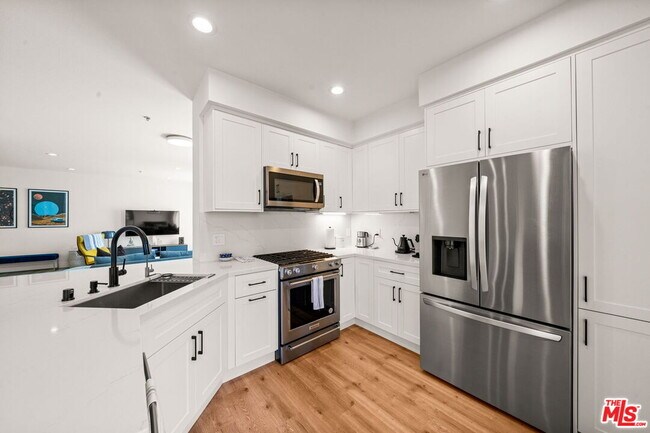 Building Photo - 6020 S Seabluff Dr