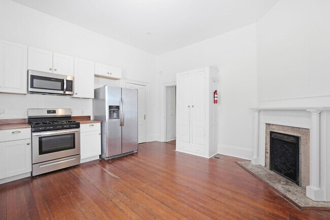 Building Photo - 320 E 31st St