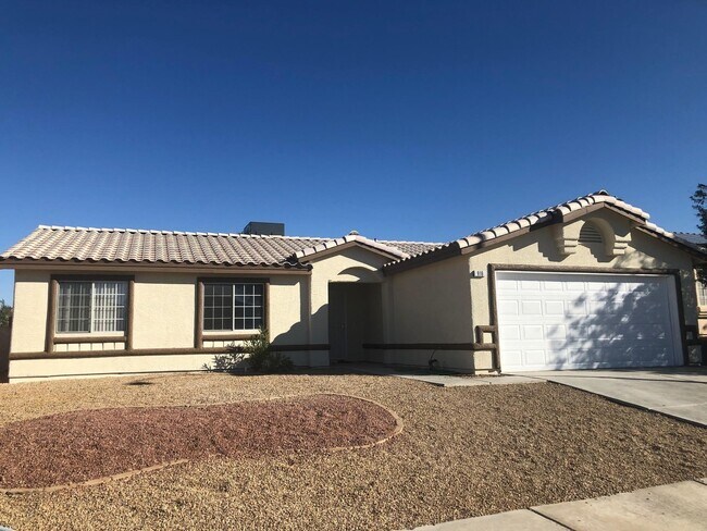 Building Photo - Showings Available NOW
