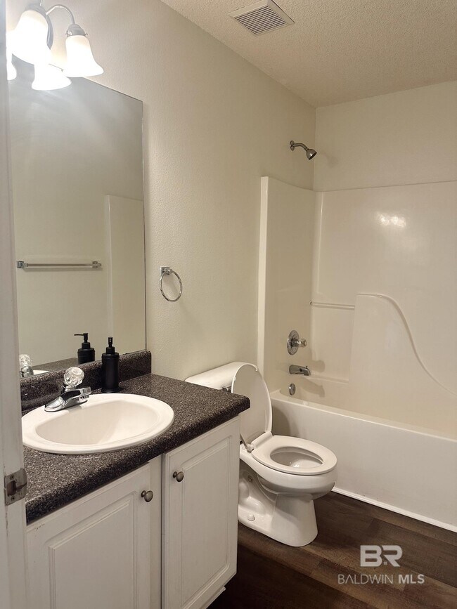 Building Photo - 2700 Hampton Park Cir