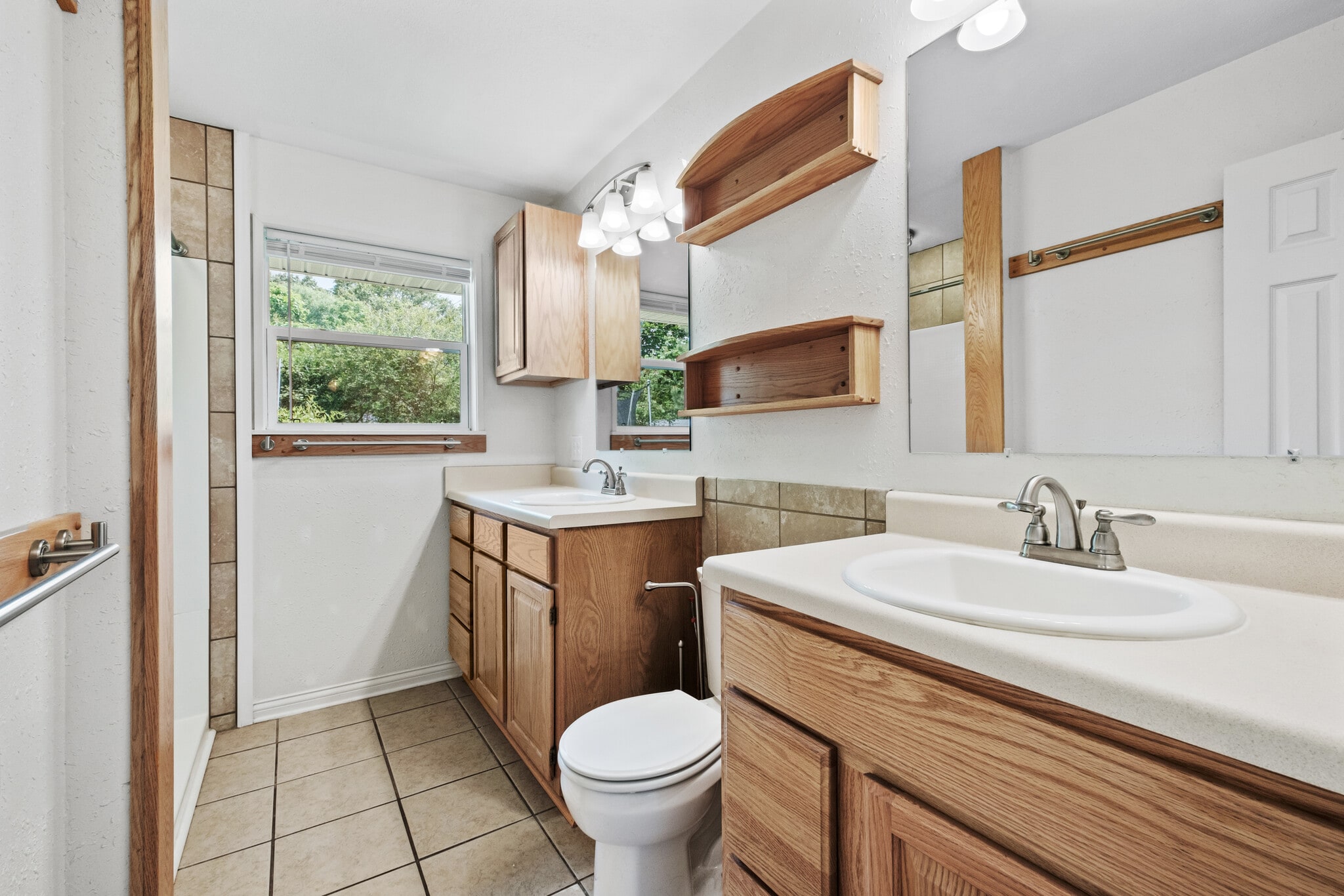 Building Photo - 850 W Kelley St