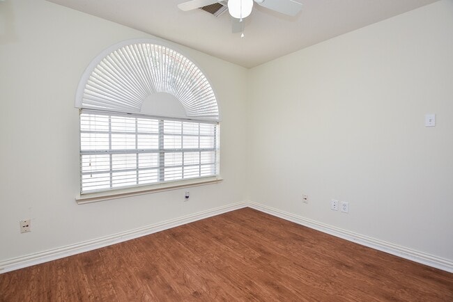 Building Photo - 4026 Almond Lake Dr