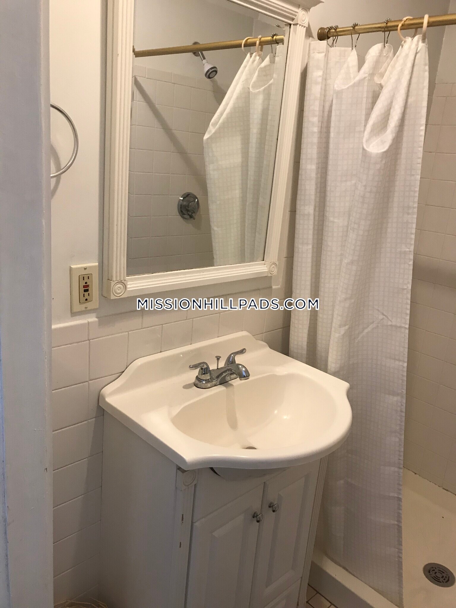 Building Photo - 9 Hillside St