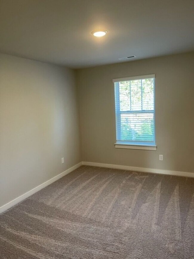 Building Photo - Stunner in Murfreesboro