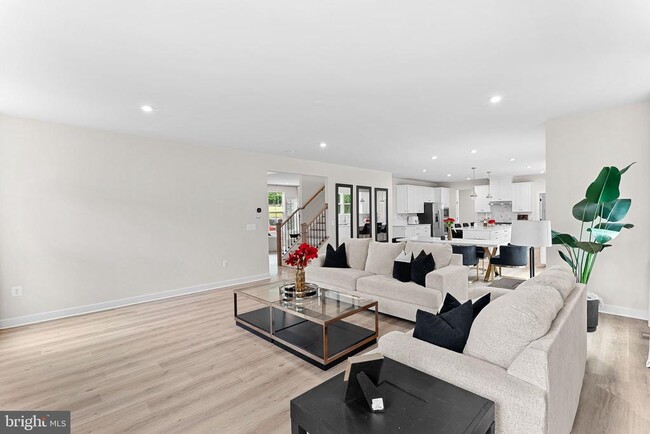 Building Photo - 206 Lake Side Vw Ct