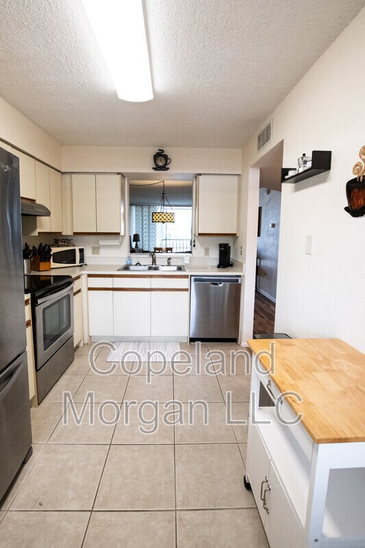 Building Photo - 1000 Cove Cay Dr