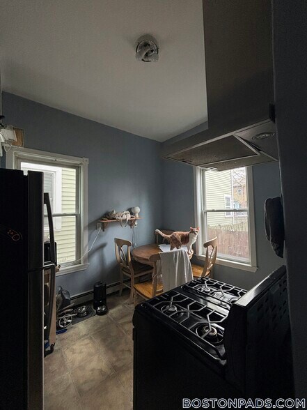 Building Photo - 137 Columbia St