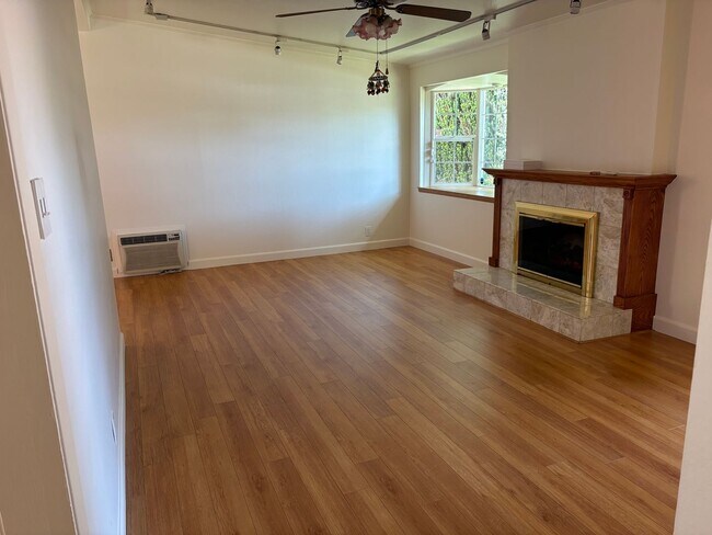 Building Photo - Beautiful 4 bedroom 2 bath home in Newark