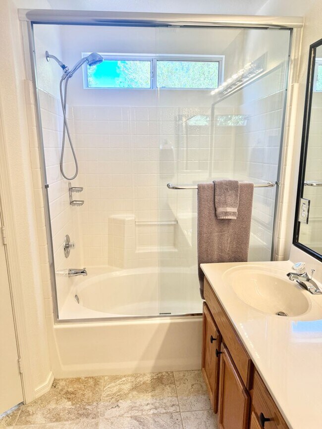 Building Photo - Meticulously Maintained 3 Bedroom + Den Single Level Home! Fantastic Low Backyard.