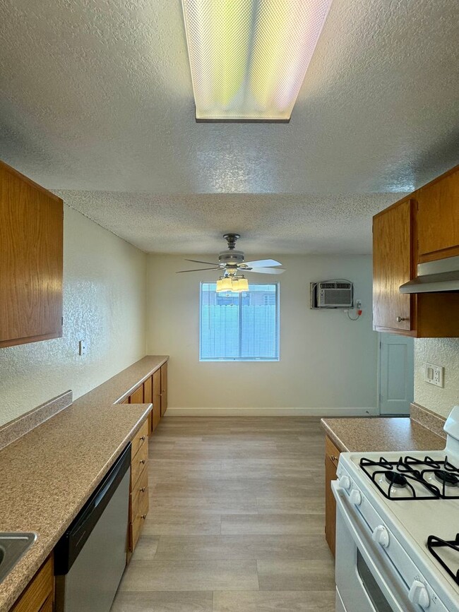 Building Photo - Beautifully Renovated 2 Bed / 1 Bath Apartment for Rent in Los Alamitos!