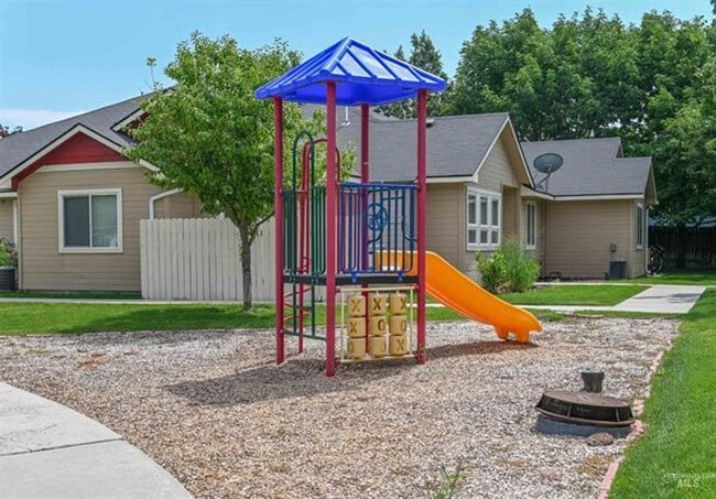 Building Photo - Beautiful condo in a great Boise location with a community pool and playground