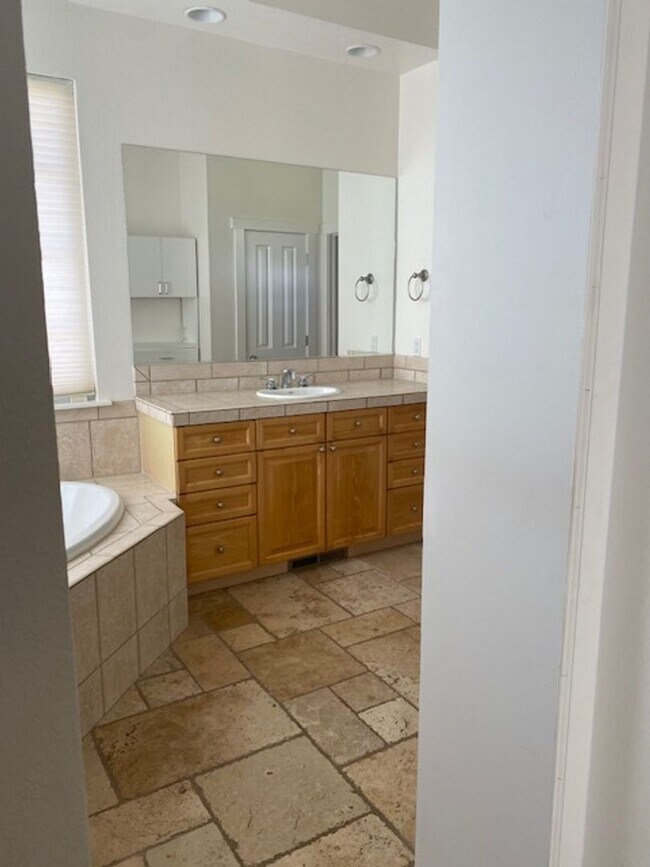 Building Photo - Sweet, perfect 10 located in Caughlin Ranc...