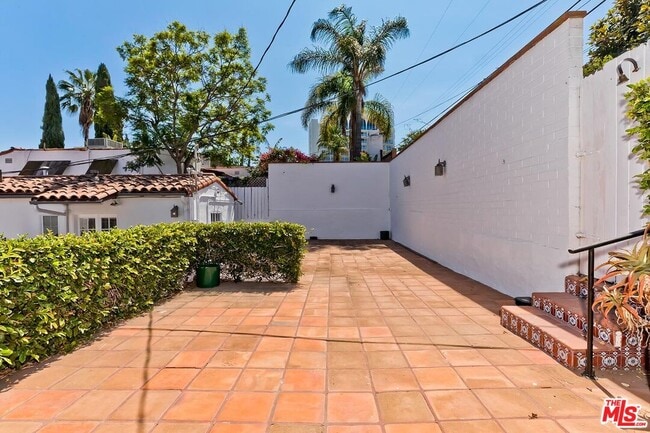 Building Photo - 1215 Edris Dr