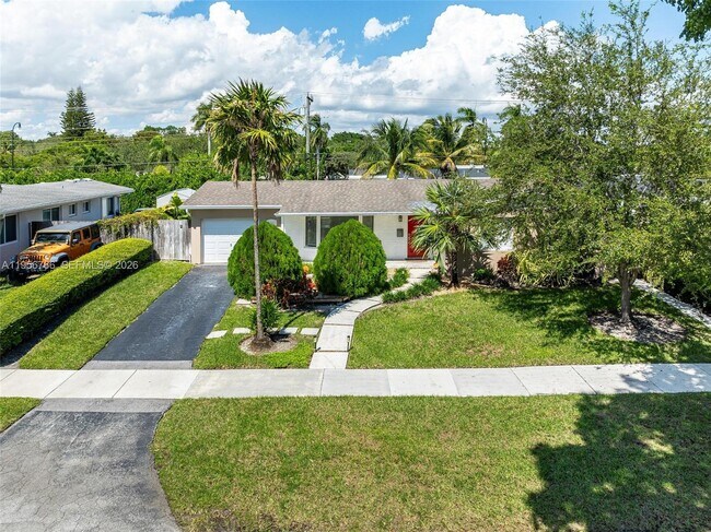 Building Photo - 8761 Ridgeland Dr