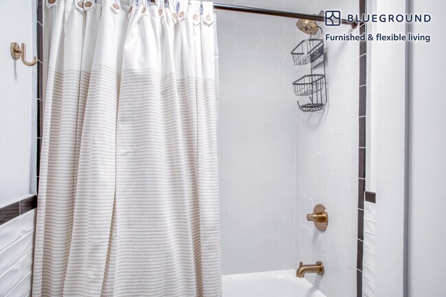 Building Photo - 1284 Beacon St