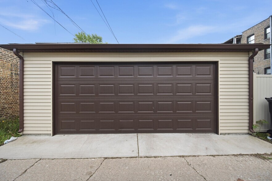 Building Photo - 1448 E 69th Pl