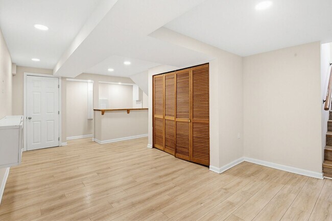 Building Photo - 9717 Hedin Dr