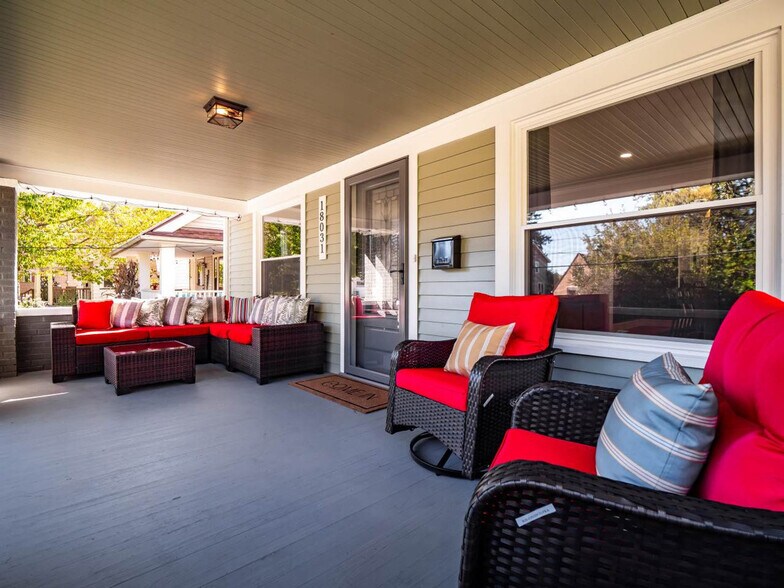 Building Photo - 18031 Larchwood Ave