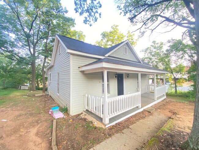 Building Photo - Fully Remodeled 2022 2bd/1ba House close to Dowtown and Hwy 70