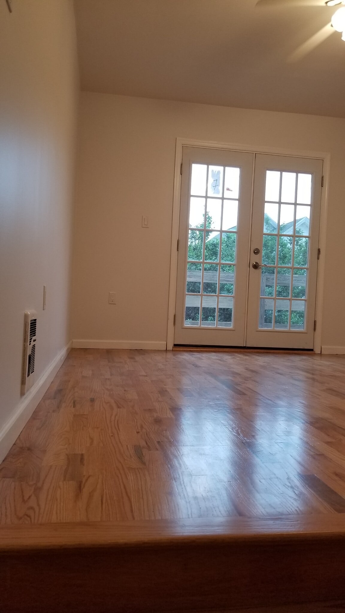2nd floor/living room - 164 Mill St