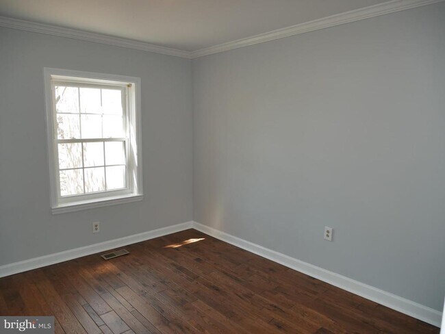 Building Photo - 3045 Federal Hill Dr