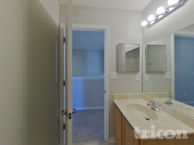 Building Photo - 7222 Bridgeview Dr