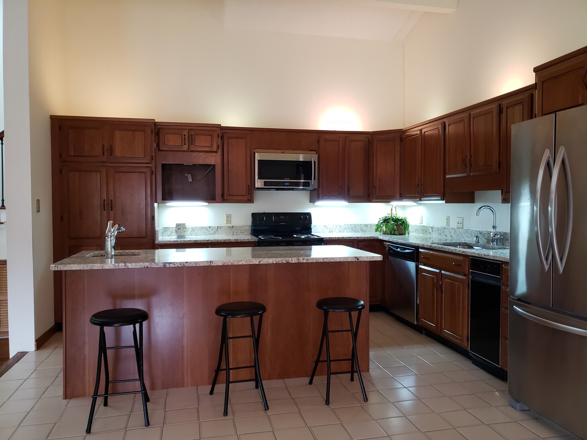 Solid custom Cherry cabinets - 7415 Savannah Dr