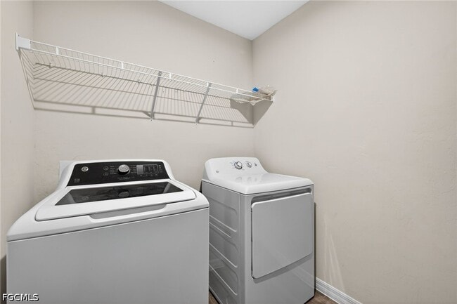 Building Photo - 921 Jacaranda Pkwy E