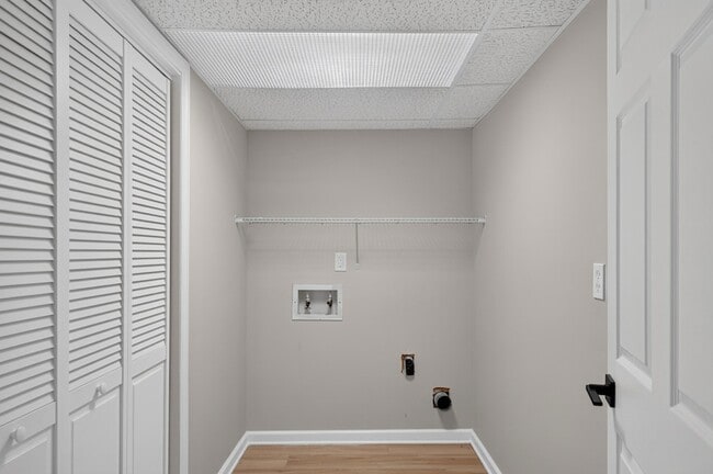 Building Photo - 9512 Heathwood Dr