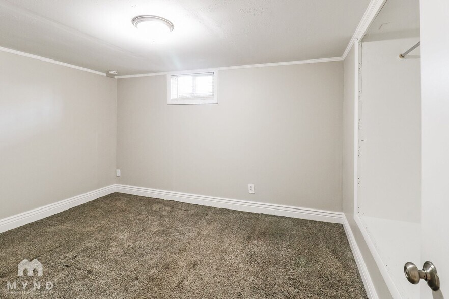 Building Photo - 381 Marquette Dr