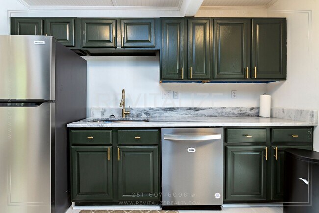 Building Photo - HALF-OFF DEPOSIT SPECIAL! Furnished 2 Bedr...