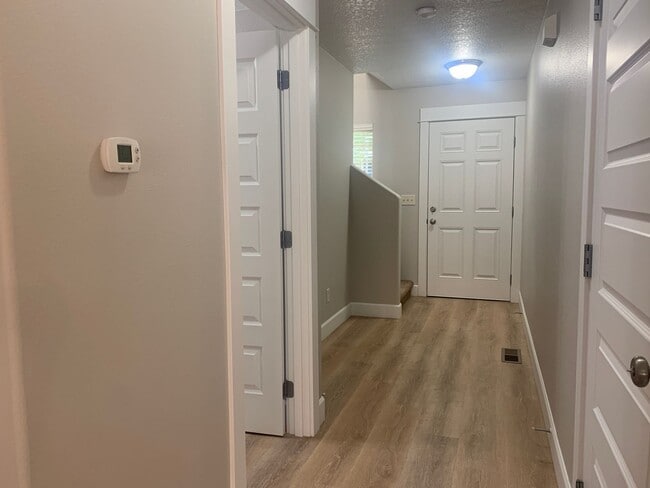Building Photo - Townhome in Highly desired  Camas -Lacamas...