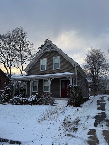 Building Photo - 24 Lee St