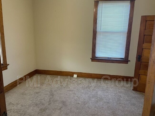 Building Photo - 1000 SW College Ave