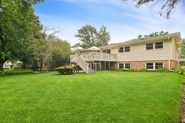 Building Photo - 710 E Valley Ln