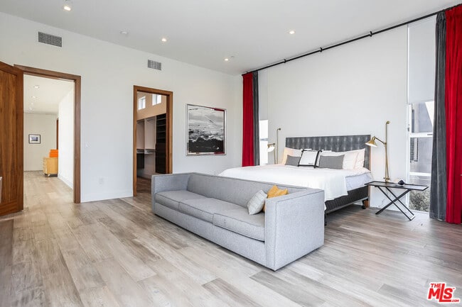 Building Photo - 912 N Crescent Heights Blvd