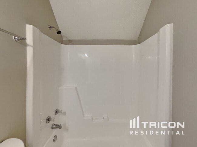 Building Photo - 1526 Amberwood Cir