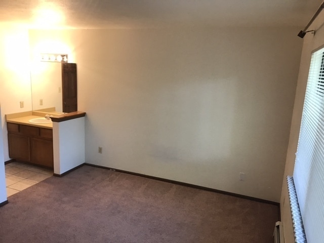 Building Photo - Bright and spacious two Bedroom one Bath, big deck, great location! (34th)