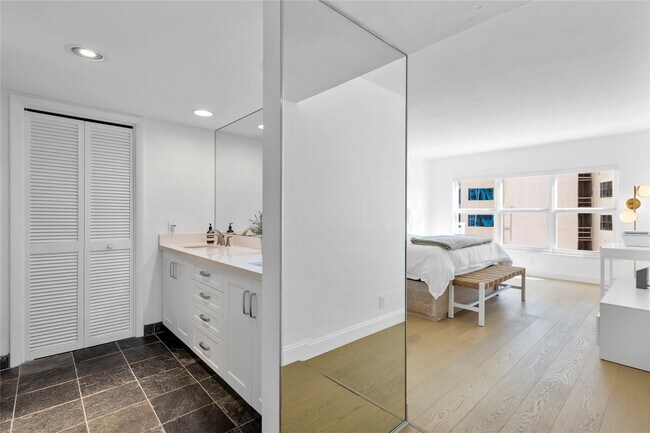 Building Photo - 3850 Galt Ocean Dr