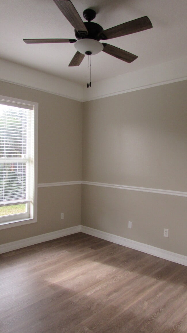 Building Photo - 1326 SW Briarwood Dr