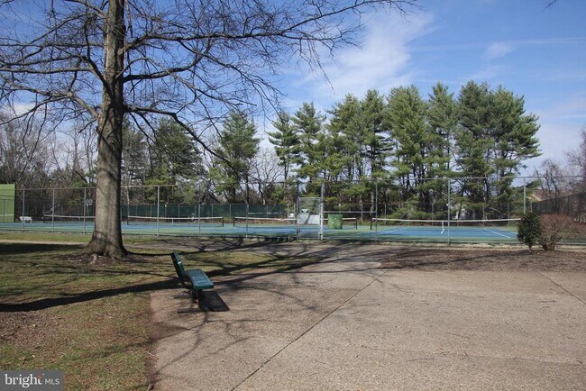 Building Photo - 3121 Sayre Dr